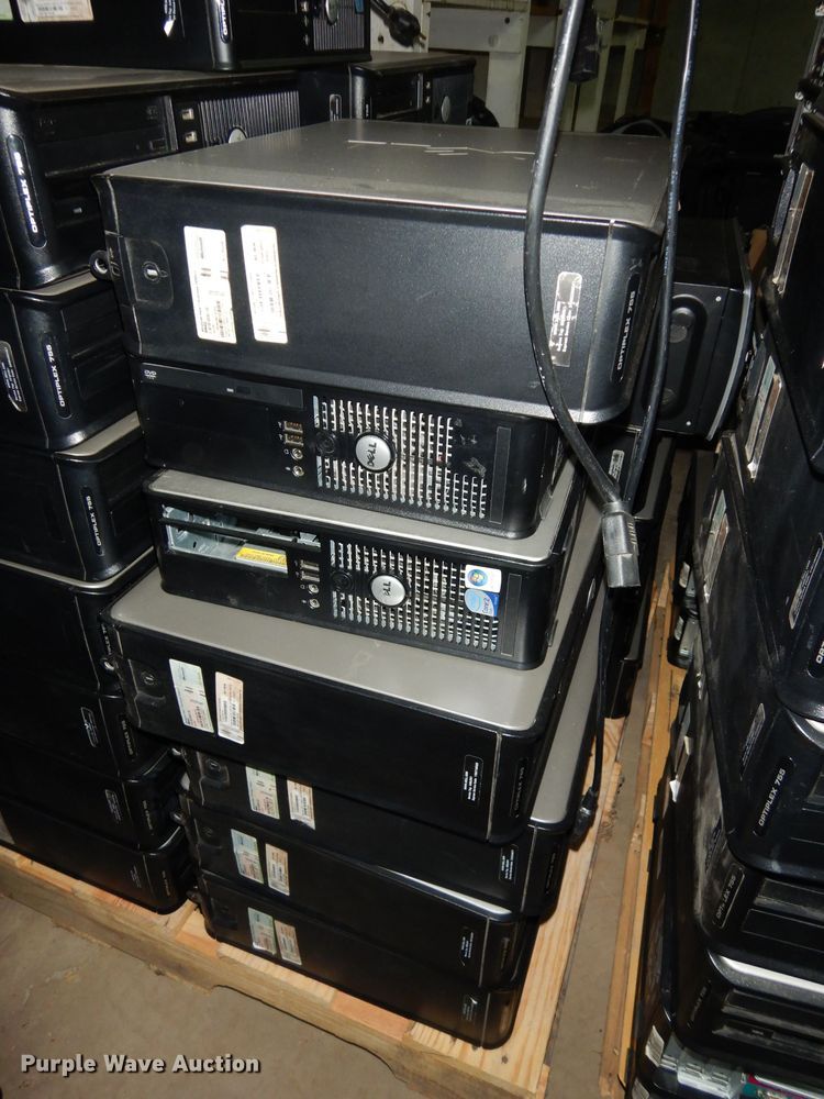 image for item HT9070 Approximatley 44 Dell CPUs