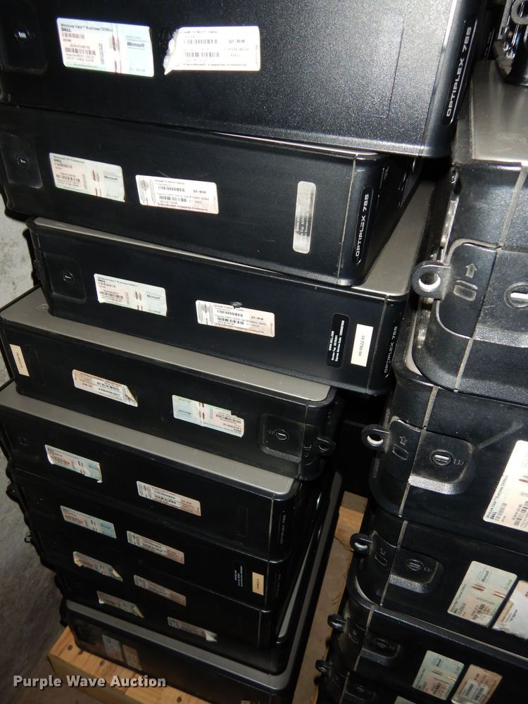 image for item HT9070 Approximatley 44 Dell CPUs