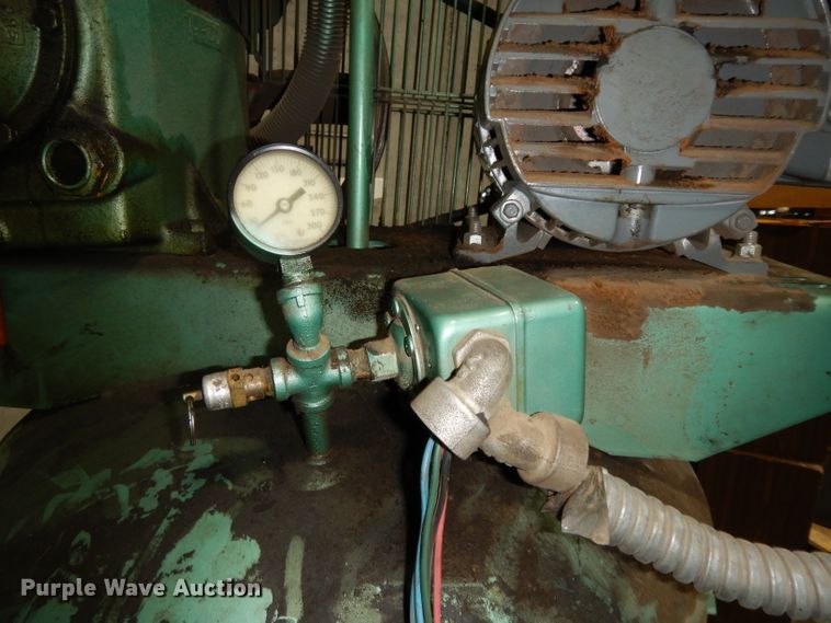 image for item HT9091 1985 Speedaire air compressor