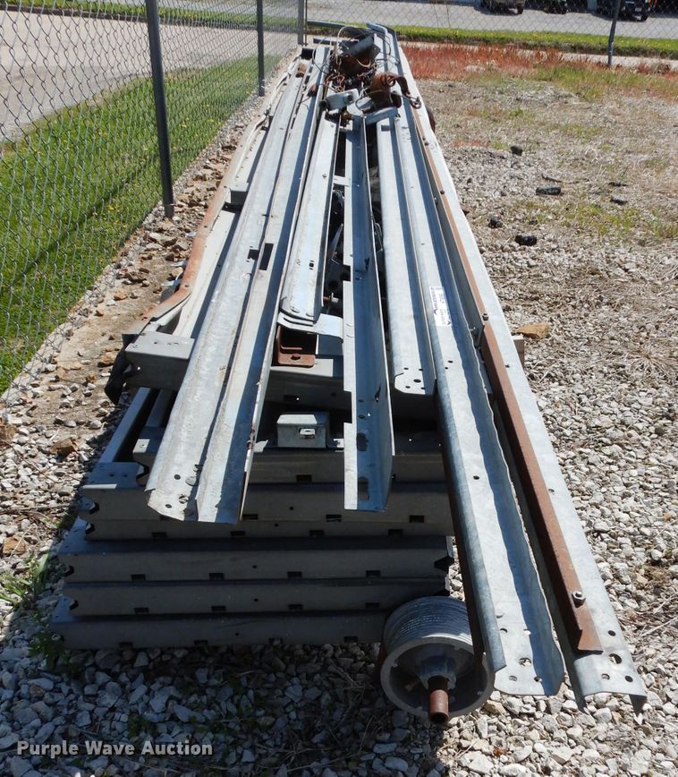 image for item HT9099 Garage door