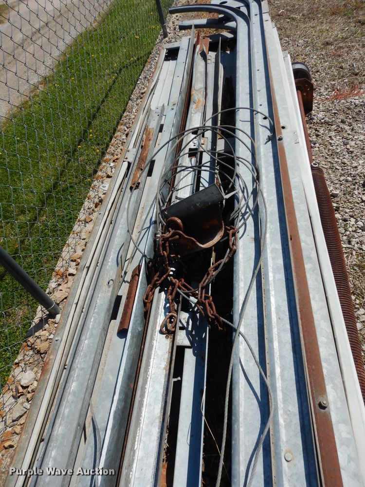 image for item HT9099 Garage door