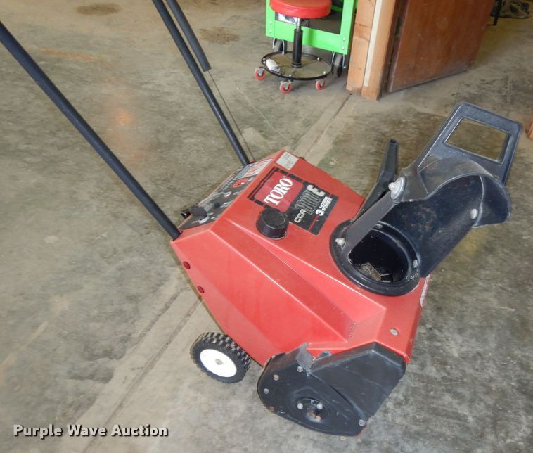 image for item HT9106 Toro CCR1000E snow blower