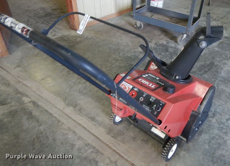 image for item HT9106 Toro CCR1000E snow blower