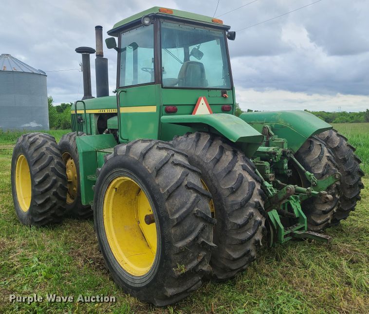 image for item DE2446 1975 John Deere 8430  4WD tractor
