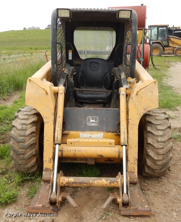 image for item DE5735 2000 John Deere 250  skid steer loader