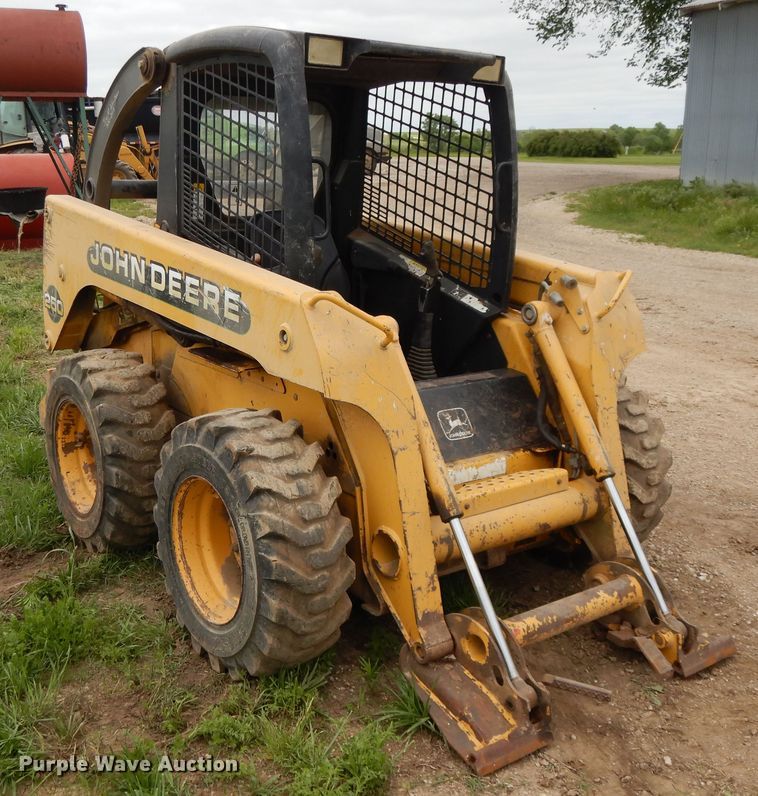 image for item DE5735 2000 John Deere 250  skid steer loader