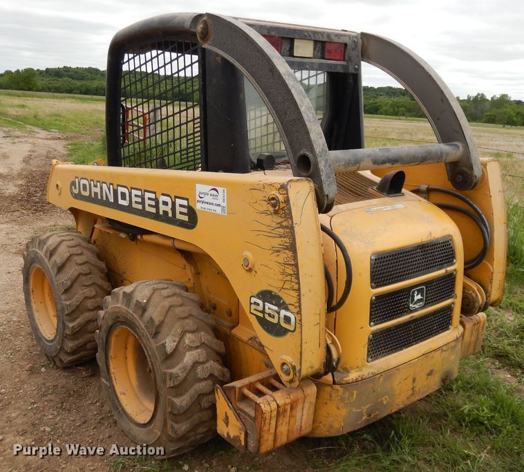 image for item DE5735 2000 John Deere 250  skid steer loader