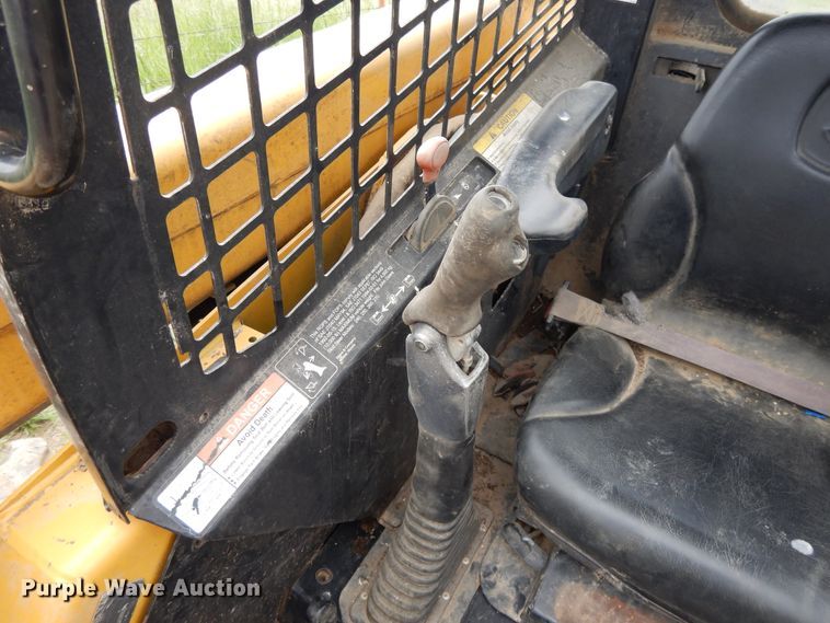 image for item DE5735 2000 John Deere 250  skid steer loader