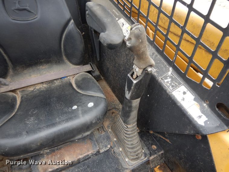 image for item DE5735 2000 John Deere 250  skid steer loader