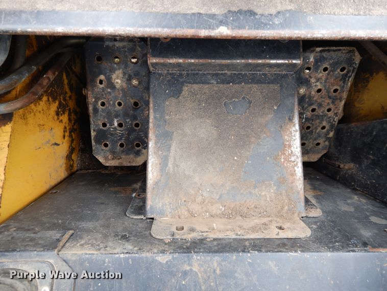 image for item DE5735 2000 John Deere 250  skid steer loader