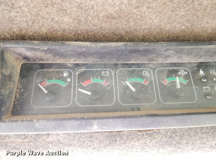 image for item DE5735 2000 John Deere 250  skid steer loader