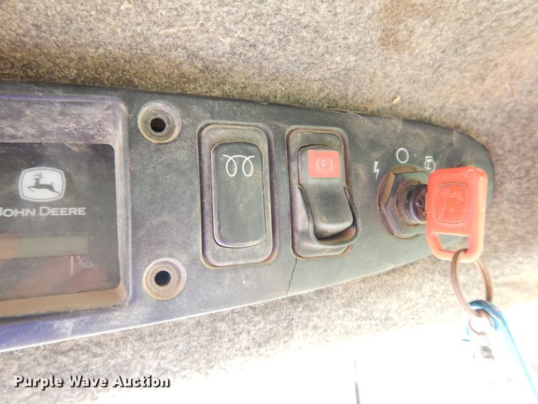 image for item DE5735 2000 John Deere 250  skid steer loader