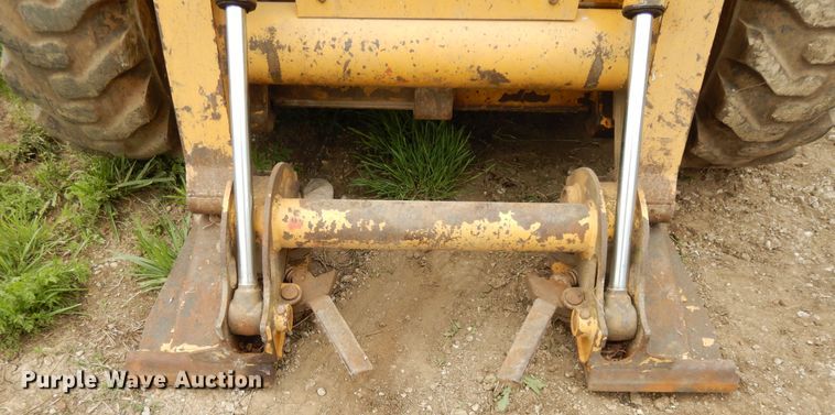 image for item DE5735 2000 John Deere 250  skid steer loader