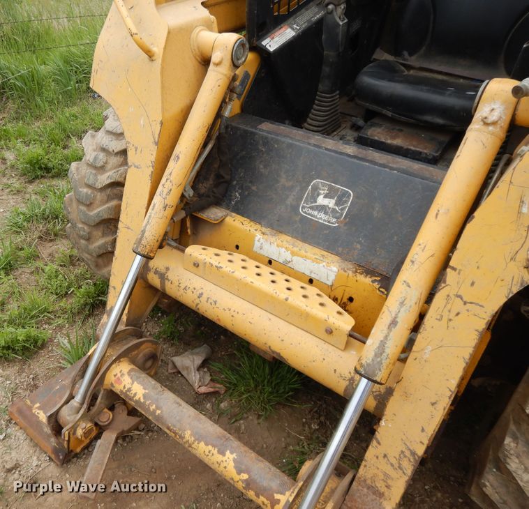 image for item DE5735 2000 John Deere 250  skid steer loader