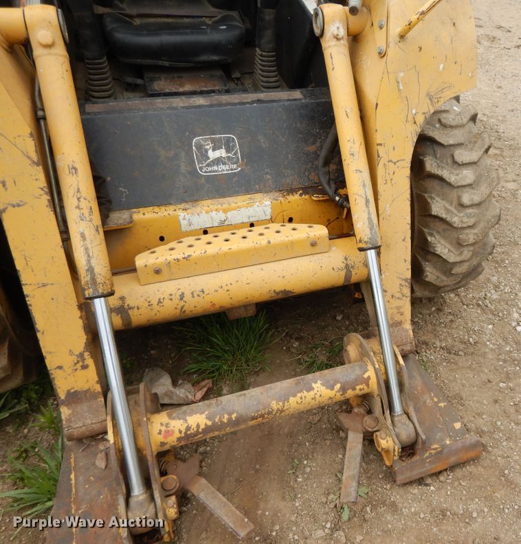image for item DE5735 2000 John Deere 250  skid steer loader