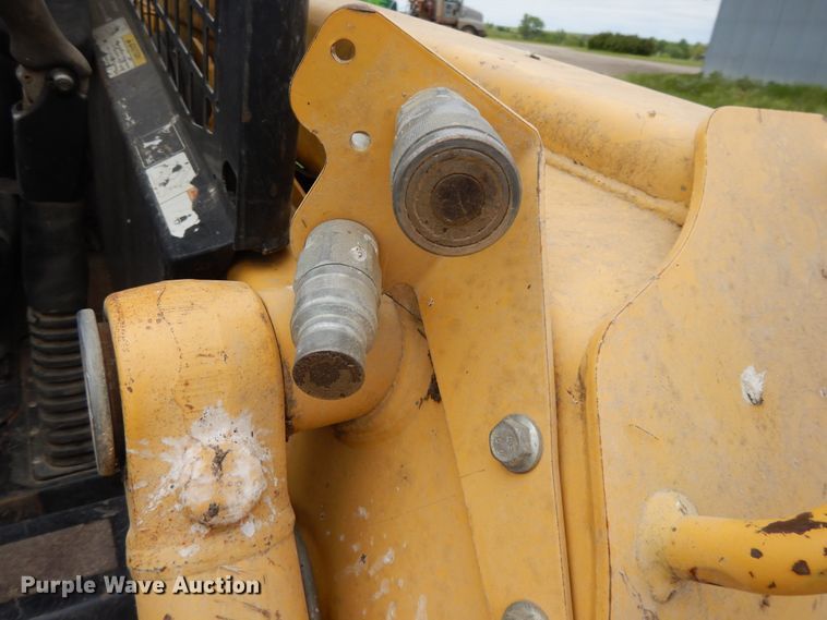 image for item DE5735 2000 John Deere 250  skid steer loader