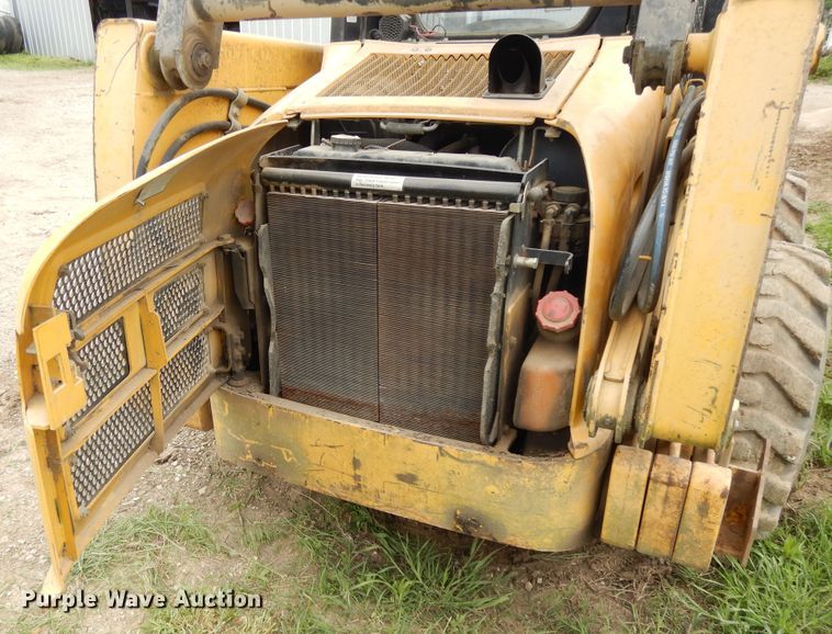 image for item DE5735 2000 John Deere 250  skid steer loader