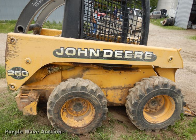image for item DE5735 2000 John Deere 250  skid steer loader