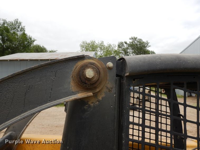 image for item DE5735 2000 John Deere 250  skid steer loader