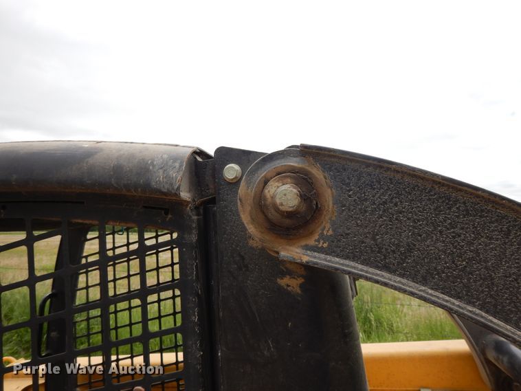 image for item DE5735 2000 John Deere 250  skid steer loader