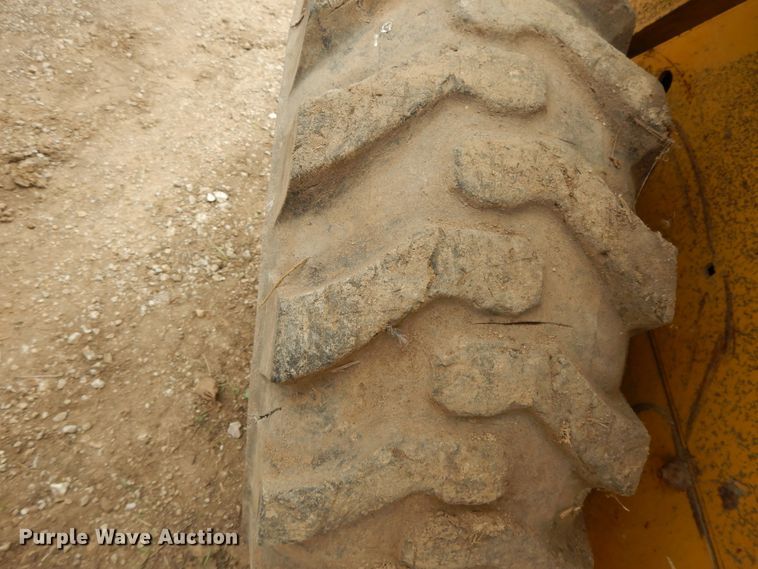 image for item DE5735 2000 John Deere 250  skid steer loader