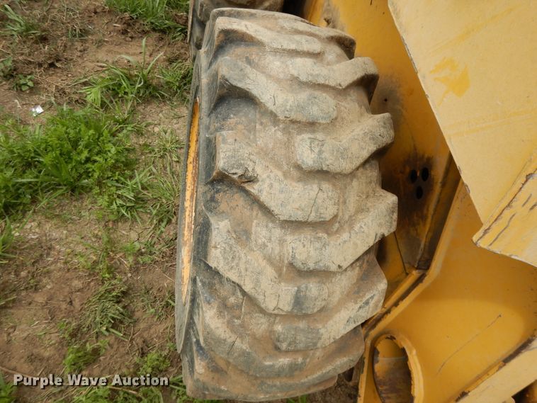 image for item DE5735 2000 John Deere 250  skid steer loader