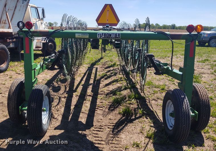 image for item DE6914 Frontier WR1214C hay rake