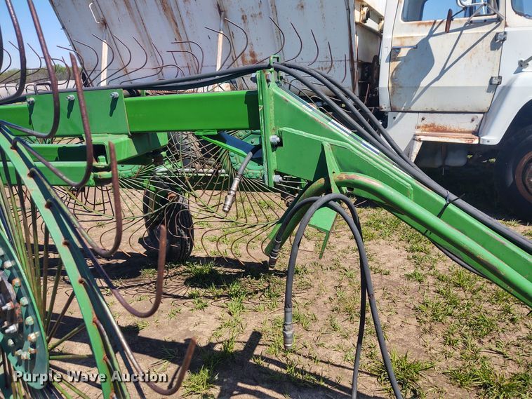 image for item DE6914 Frontier WR1214C hay rake