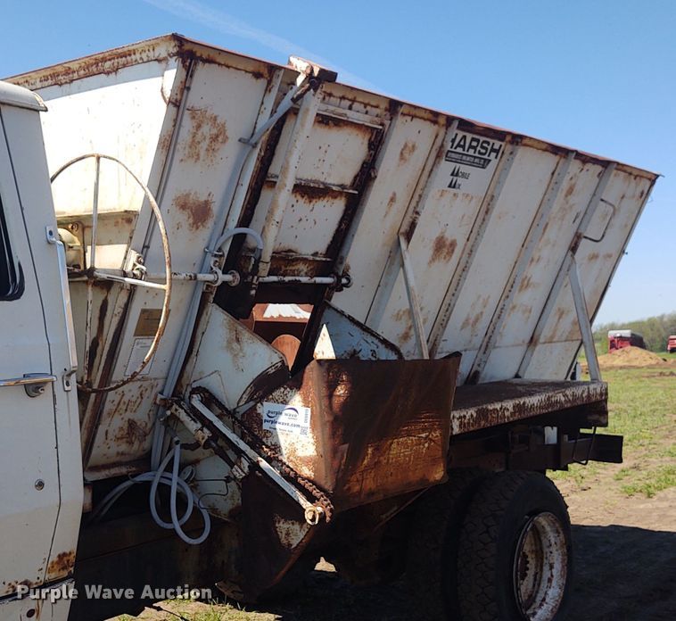 Harsh Mobile Mix feed mixer bed in Burden, KS Item DE6915 sold