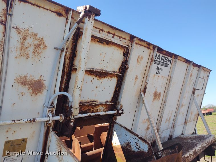 image for item DE6915 Harsh Mobile Mix feed mixer bed