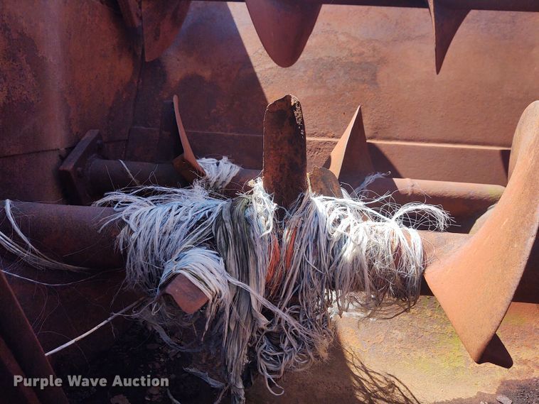 image for item DE6915 Harsh Mobile Mix feed mixer bed