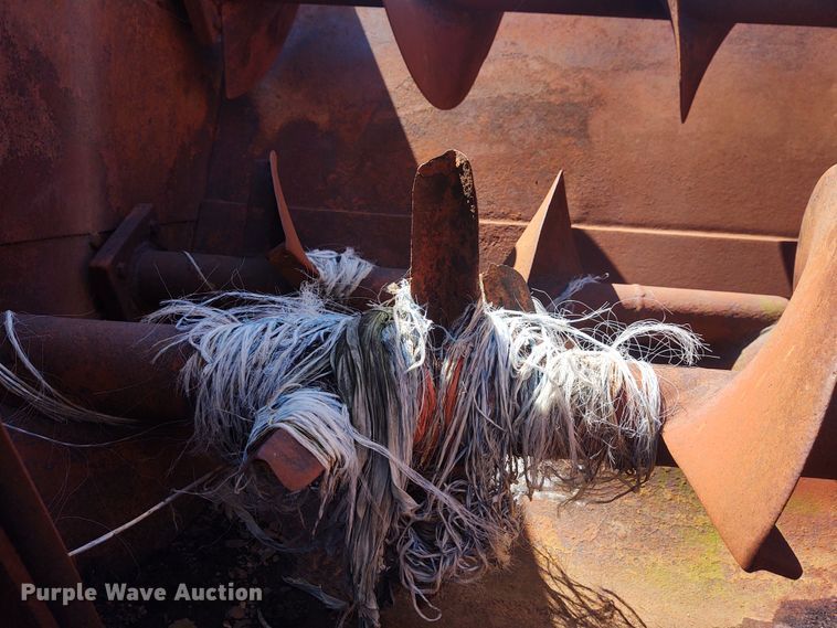 image for item DE6915 Harsh Mobile Mix feed mixer bed