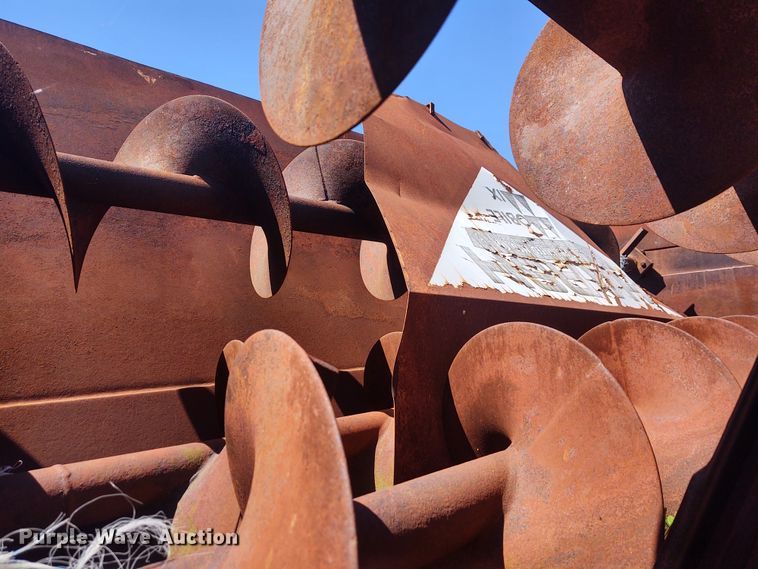 image for item DE6915 Harsh Mobile Mix feed mixer bed