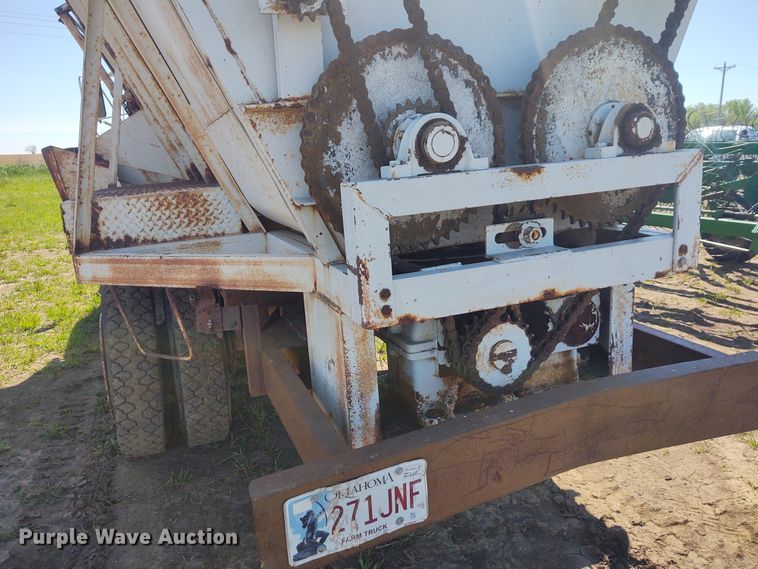 Harsh Mobile Mix feed mixer bed in Burden, KS Item DE6915 sold