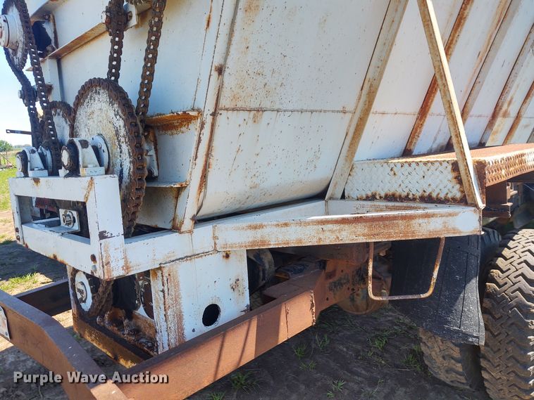 Harsh Mobile Mix feed mixer bed in Burden, KS Item DE6915 sold