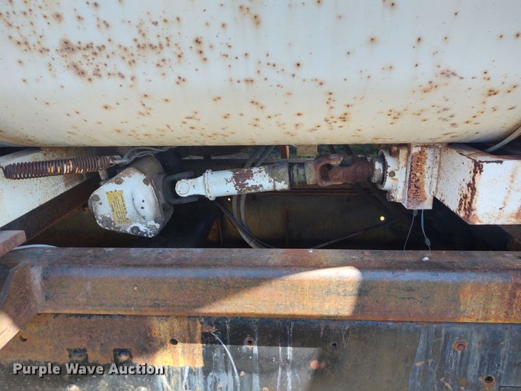 image for item DE6915 Harsh Mobile Mix feed mixer bed