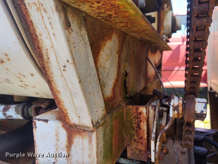 image for item DE6915 Harsh Mobile Mix feed mixer bed