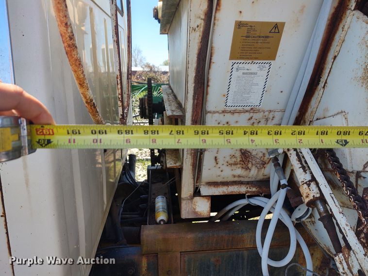 image for item DE6915 Harsh Mobile Mix feed mixer bed