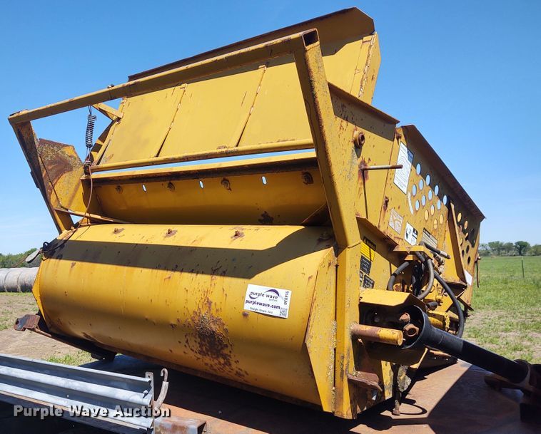 image for item DE6916 HayBuster 256 bale processor