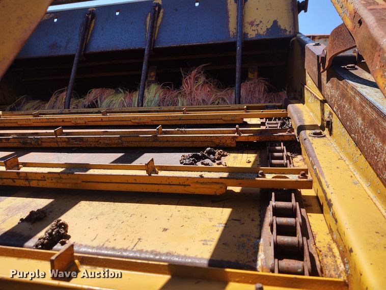 image for item DE6916 HayBuster 256 bale processor