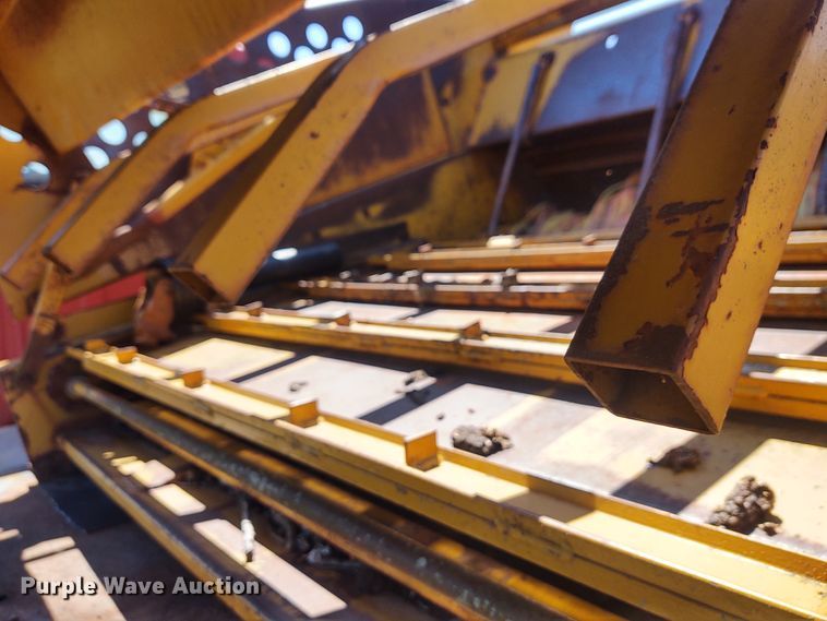 image for item DE6916 HayBuster 256 bale processor