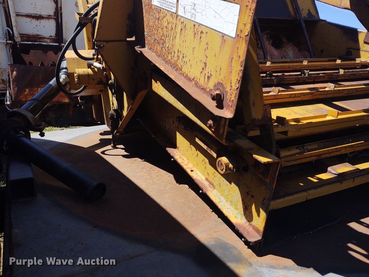 image for item DE6916 HayBuster 256 bale processor