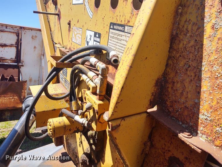 image for item DE6916 HayBuster 256 bale processor