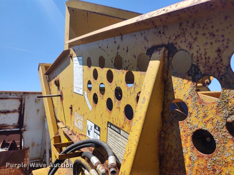 image for item DE6916 HayBuster 256 bale processor