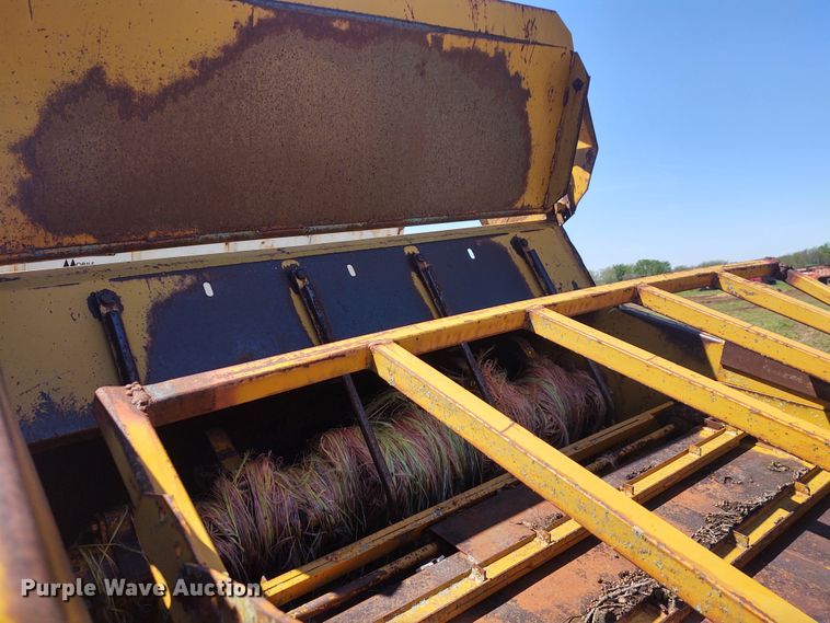 image for item DE6916 HayBuster 256 bale processor