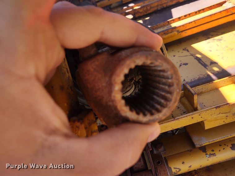 image for item DE6916 HayBuster 256 bale processor