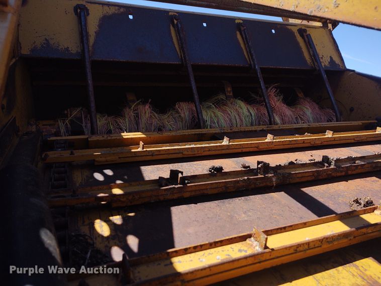 image for item DE6916 HayBuster 256 bale processor