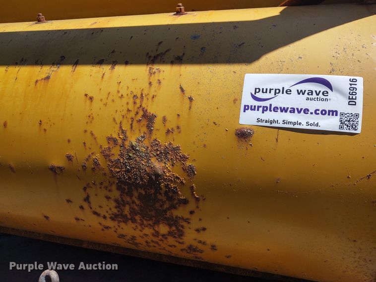 image for item DE6916 HayBuster 256 bale processor