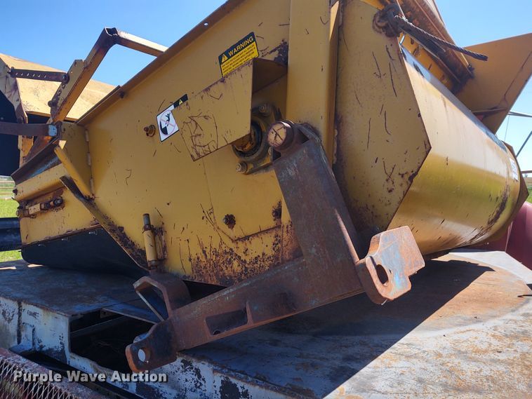 image for item DE6916 HayBuster 256 bale processor