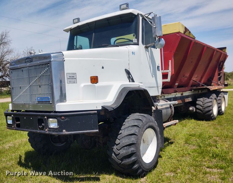 image for item DE6923 1992 Volvo White GMC Autocar applicator truck